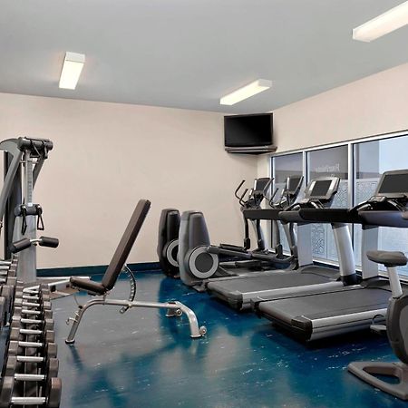 Four Points By Sheraton Hotel & Suites Calgary West Экстерьер фото
