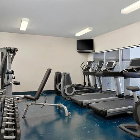 Four Points By Sheraton Hotel & Suites Calgary West Экстерьер фото