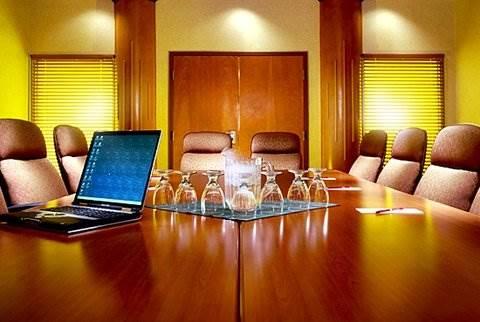 Four Points By Sheraton Hotel & Suites Calgary West Экстерьер фото