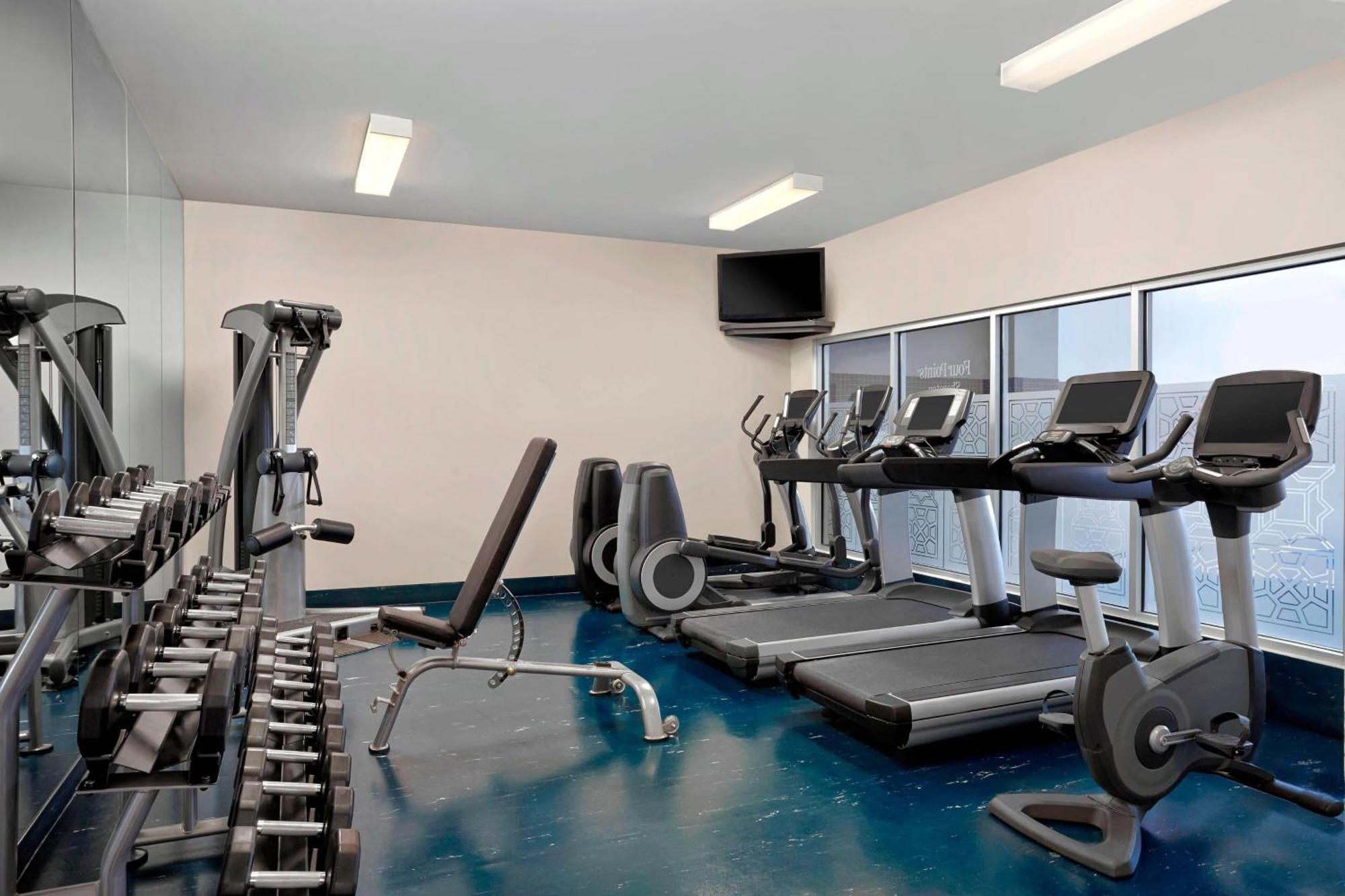 Four Points By Sheraton Hotel & Suites Calgary West Экстерьер фото