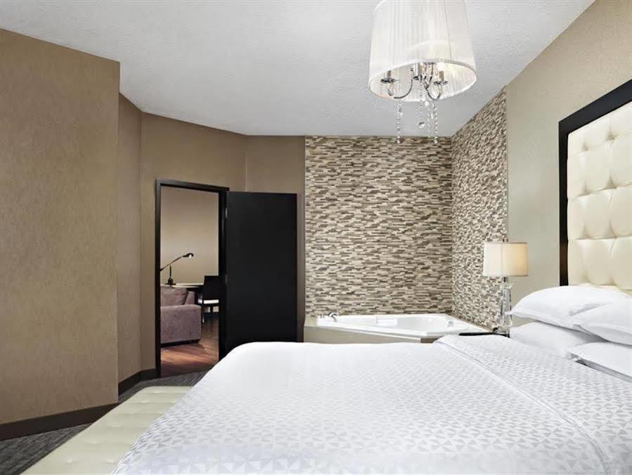 Four Points By Sheraton Hotel & Suites Calgary West Экстерьер фото
